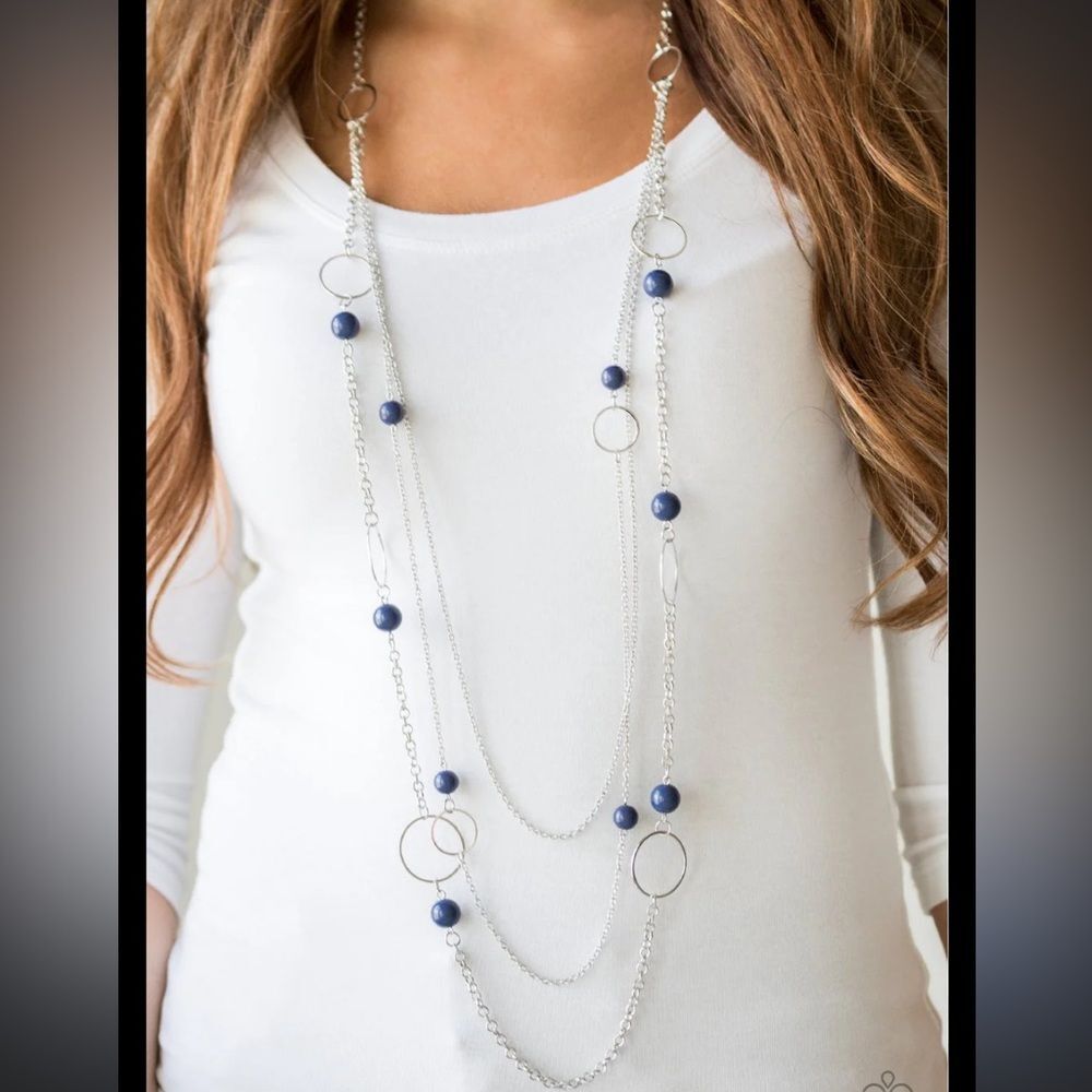 5/$25 Elegant Silver and Blue Beaded Necklace